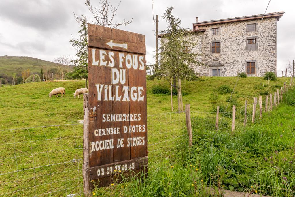 Les Fous Du Village Saint-Esteben Εξωτερικό φωτογραφία